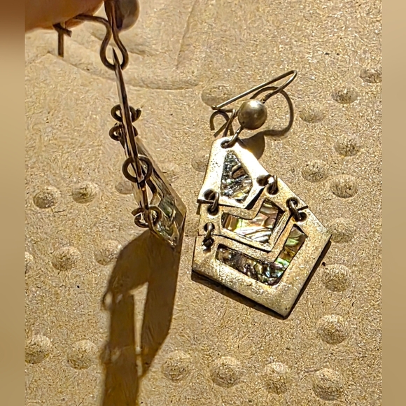 Vintage 60s Era 3 Tier Earrings - Artisan  Crafted In Mexico Abalone & Alpaca - Picture 6 of 9